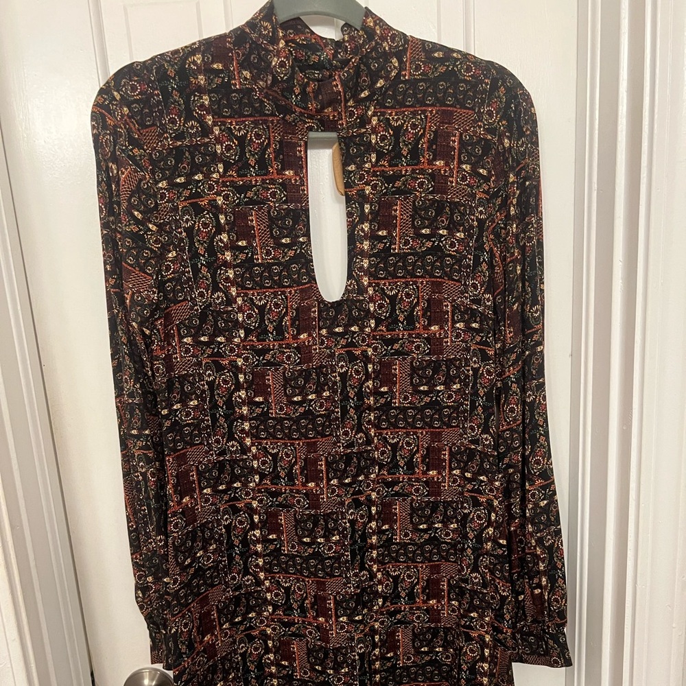 Earth Bound Trading Paisley Mini Dress. Open Back & button neck. Size Large